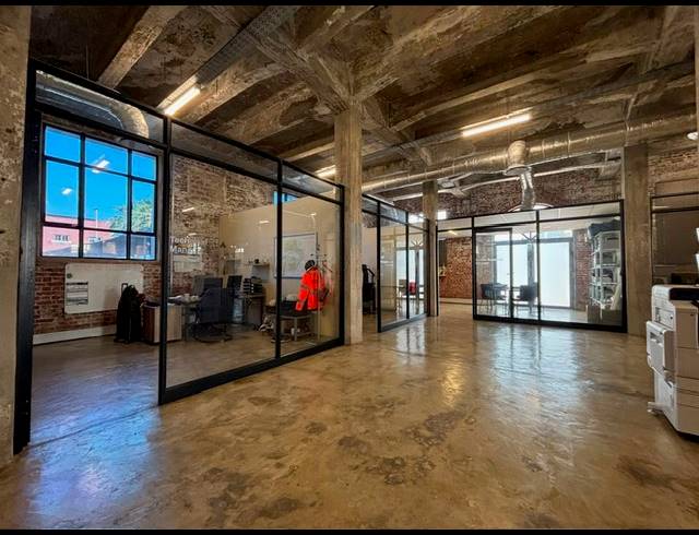 1,508M² OFFICE TO LET IN POINT WATERFRONT